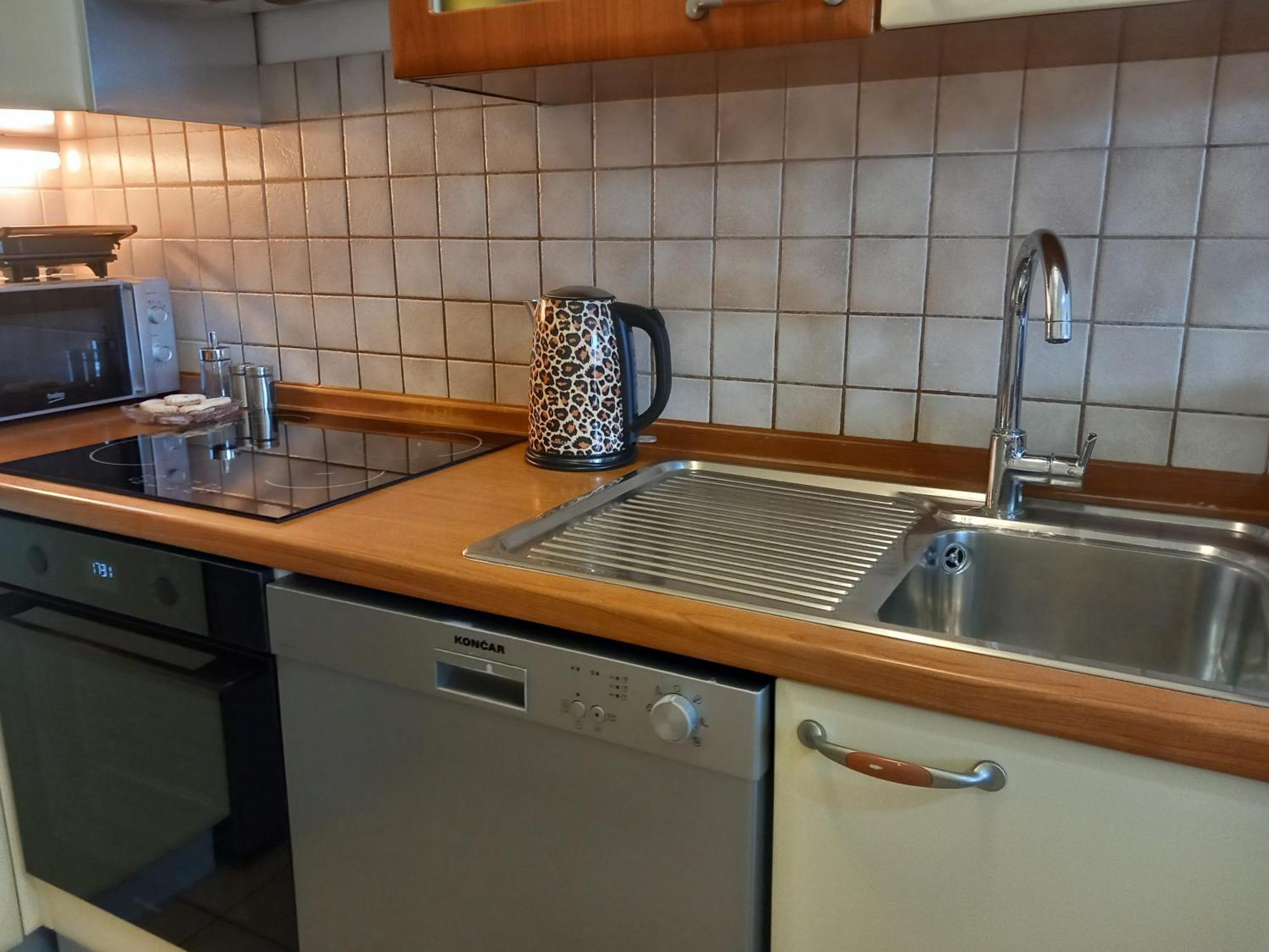 Harmony - Pleasant And Comfortable Place With A Balcony And A Secured Garage Apartment Split